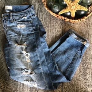 Distressed Abercrombie Boyfriend jeans 👖
